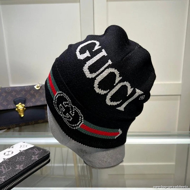 Black Ribbed Knit Beanie with Gucci Ribbed Stripe