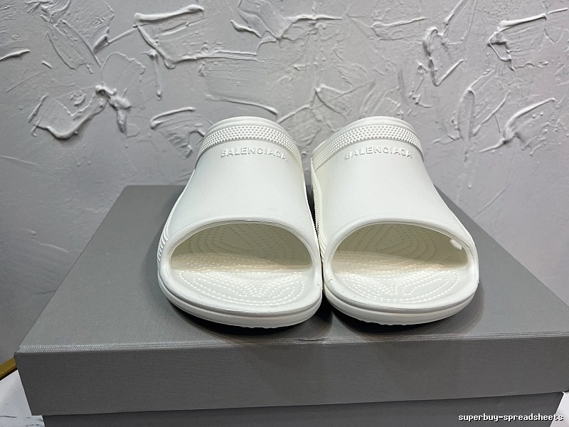 White Slide Sandals with White Open-toe Slide Shape for Streetwear Looks